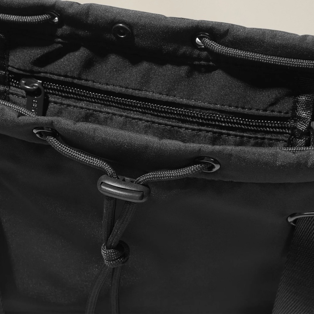NWT Beyond Yoga Convertible Gym Bag - Picture 15 of 16